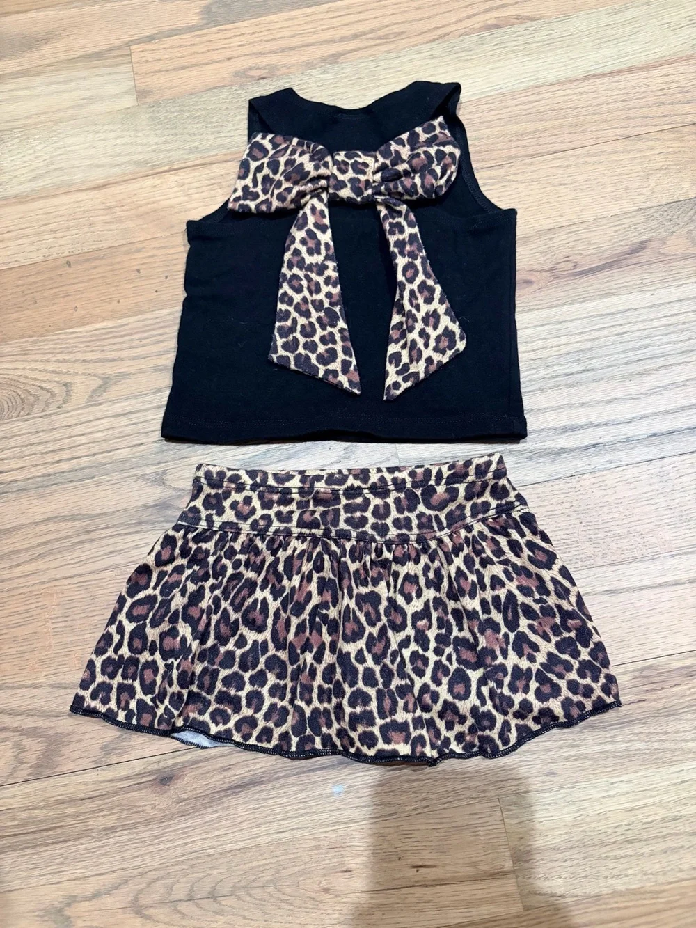 Denny’s Random Hearts baby girl leopard print outfit with studs and bow